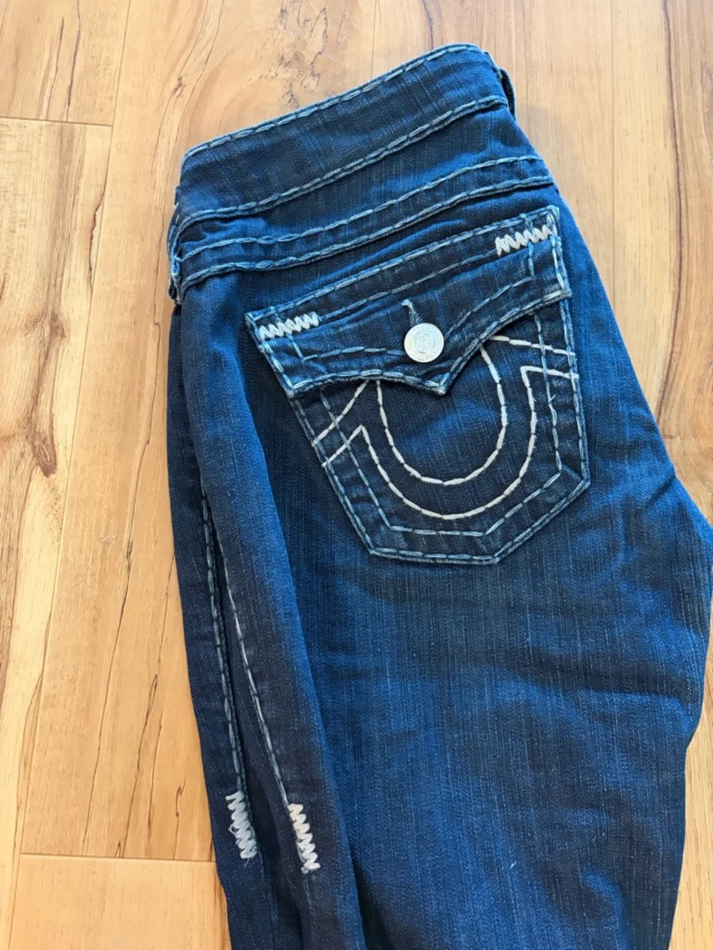 True Religion Women's Indigo Skinny Jeans with Signature Back Pocket - Picture 7 of 9